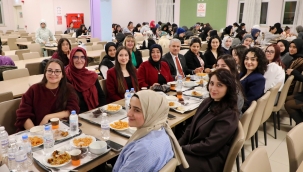 Vali Akın, Meram Kız Öğrenci Yurdunda Kalan Öğrencilerle İftar Açtı 