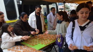 EMEKLİ EĞİTİMCİ MEHMET TEKİN İÇİN LOKMA DAĞITILDI 