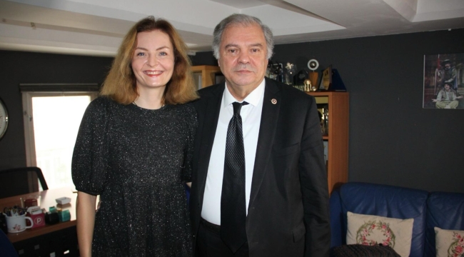 ESKİ SİYASETÇİNİN GÜZEL OYUNU 