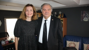 ESKİ SİYASETÇİNİN GÜZEL OYUNU 