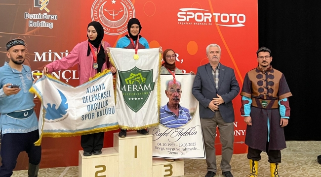 MERAMLI OKÇULARDAN HEDEFE TAM İSABET!