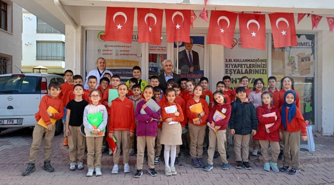 MİNİK ÖĞRENCİLER MAHALLE MUHTARI İLE TANIŞTI.