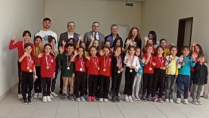 Müdür Topaloğlu Cimnastikçileri Tebrik Etti 