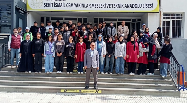 Ortaokul Öğrencilerinden Şehit İsmail Cem Yakınlar Mesleki ve Teknik Anadolu Lisesi'ne Ziyaret 