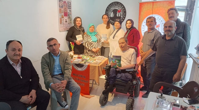 SELÇUKYA'DA İMZA GÜNLERİ DEVAM EDİYOR 