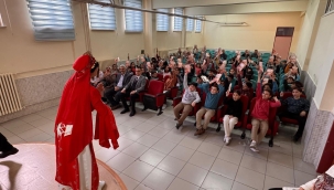 YAZAR KABADAYI ÖĞRENCİLERLE BULUŞTU 