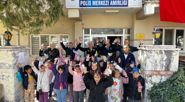 YUNAK'TA ÖĞRENCİLER POLİS GÜNÜNÜ KUTLADILAR 