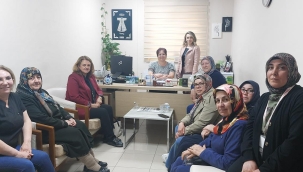 AK PARTİ AKŞEHİR KADIN KOLLARI HEMŞİRELERİ UNUTMADI