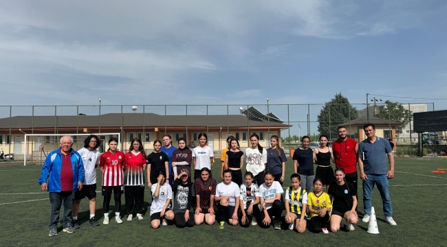 Akşehir Bayan Futbol Takımı Sahaya İndi: İlk Antrenman Gerçekleştirildi 