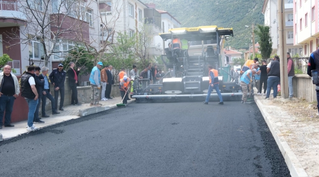 Akşehir Belediyesi 20 Yıl Aradan Sonra İlk Kez Kendi Ekipmanları İle Asfalt Döşüyor 