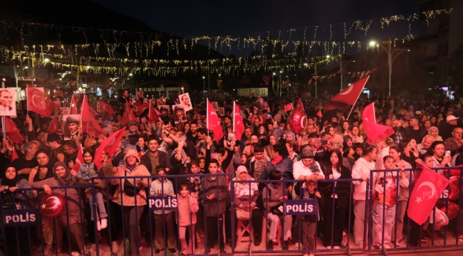AKŞEHİR'DE 19 MAYIS COŞKUSU: ATA'YA SAYGI YÜRÜYÜŞÜ VE TÜRKÜ AKBAYRAM'DAN DUYGUSAL KONSER