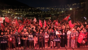 AKŞEHİR'DE 19 MAYIS COŞKUSU: ATA'YA SAYGI YÜRÜYÜŞÜ VE TÜRKÜ AKBAYRAM'DAN DUYGUSAL KONSER