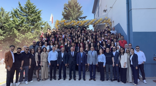 Akşehir Şehit Selçuk Özer Anadolu Lisesi'nde Coşkulu Mezuniyet Töreni 