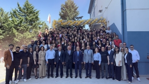 Akşehir Şehit Selçuk Özer Anadolu Lisesi'nde Coşkulu Mezuniyet Töreni 