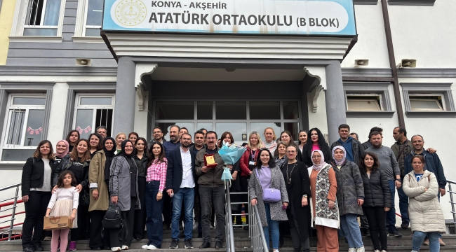 Atatürk Ortaokulu'ndan Emekli Olan Öğretmene Duygusal Veda 