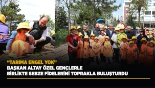 BAŞKAN ALTAY ÖZEL GENÇLERLE BİRLİKTE SEBZE FİDELERİNİ TOPRAKLA BULUŞTURDU 