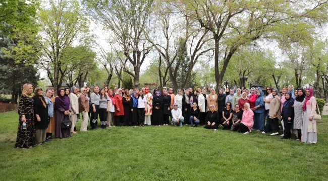 BAŞKAN HASAN KILCA VE EŞİ ŞERİFE KILCA, KADIN ÇALIŞANLARLA BULUŞTU 