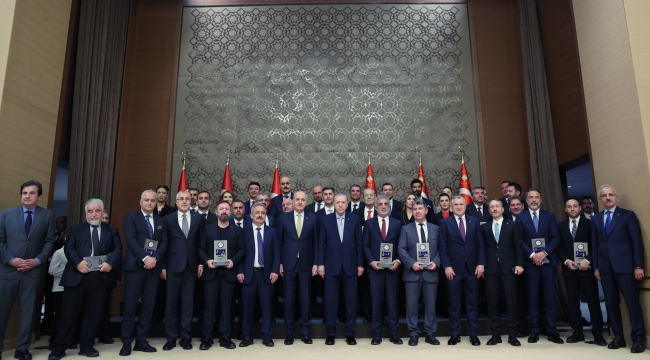 Cumhurbaşkanı Erdoğan, 10. Anadolu Medya Ödülleri töreninde konuştu 