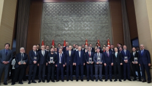Cumhurbaşkanı Erdoğan, 10. Anadolu Medya Ödülleri töreninde konuştu 