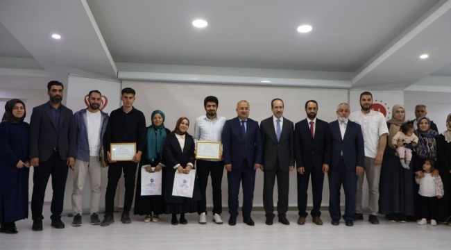 "Evliliğe İlk Adım" Seminerine Katılan 18 Çifte Belgeleri Takdim Edildi.