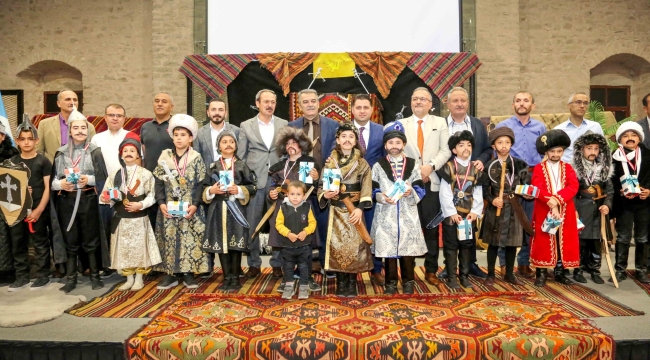 GELECEĞİN KAHRAMANLARI, TARİHE DAMGA VURAN İSİMLERİ SAHNEYE TAŞIDI 