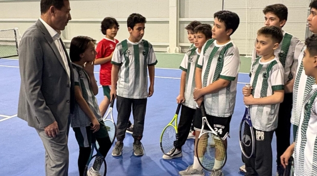 HASAN KILCA TENİS KORTU'NDA SPORSEVERLERLE BULUŞTU 