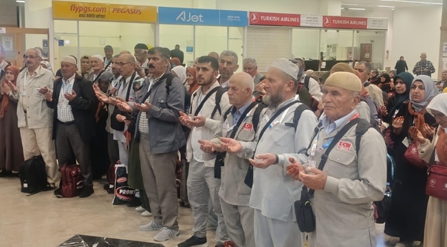 Konya'dan İlk Hac Kafilesi Dualarla Uğurlandı 