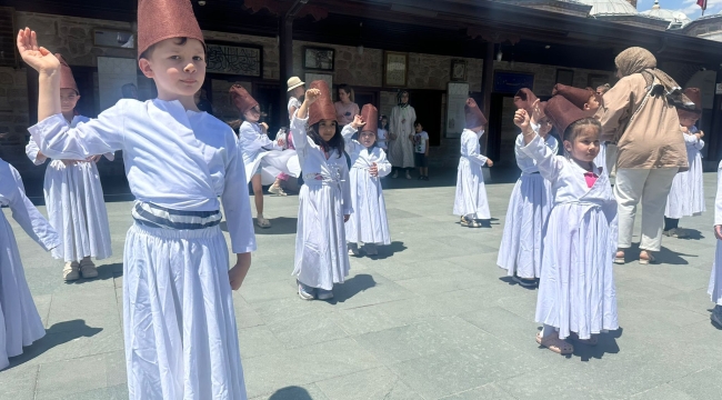 MİNİKLERİN SEMA GÖSTERİSİ DUYGUSAL ANLAR YAŞATTI 