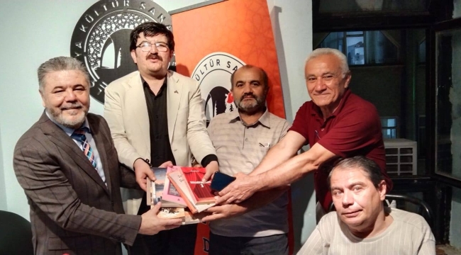 Muşmal;Tarih Profesörü Olsam da Edebiyatın Çırağıyım. 