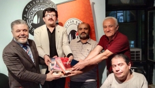 Muşmal;Tarih Profesörü Olsam da Edebiyatın Çırağıyım. 