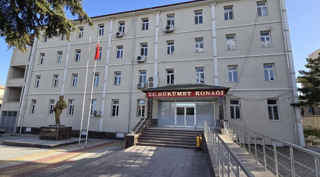 YUNAK HÜKÜMET KONAĞI YIKILIYOR