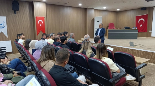Yunak'ta görev yapan öğretmenlere "Etik Eğitimi" semineri verildi. 
