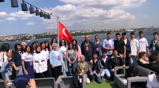 Yunaklı Öğrenciler İstanbul'u Gezdi 