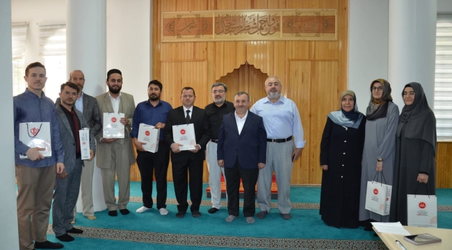 Din Görevlileri Arasında "Ayet ve Hadis Ezberleme" Yarışması Düzenlendi