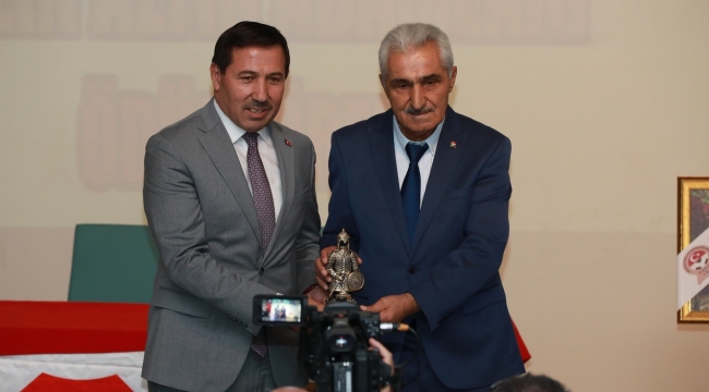 KARATAY'A SPOR KİMLİĞİ KAZANDIRAN BAŞKAN KILCA'YA ANLAMLI ÖDÜL