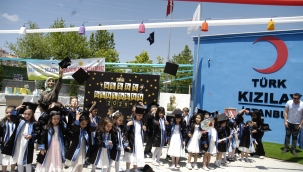 KIZILAY ANAOKULUNDAN MEZUN OLAN MİNİK ÖĞRENCİLER KEP ATTILAR 