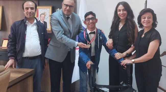 ÖZEL EĞİTİM ÖĞRENCİSİ İSA ÖZCAN'DAN GURURLANDIRAN BAŞARI 