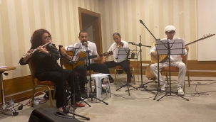 "ŞARKILI BİR ŞİİRDİR YAŞAMAK" ETKİNLİĞİ İZLEYİCİLERDEN TAM NOT ALDI 