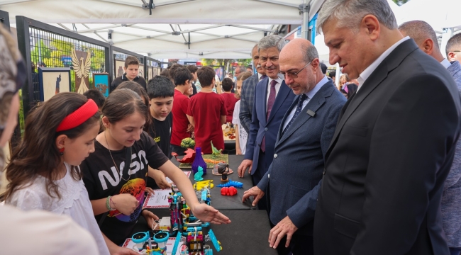 SELÇUKLU SANAT TASARIM ATÖLYESİ'NDEN GÖZ KAMAŞTIRAN YIL SONU SERGİSİ