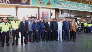  Vali Akın, Kurban Bayramı Öncesi Konya Şehirler Arası Otobüs Terminali'nde Bayram Tedbirlerini İnceledi 