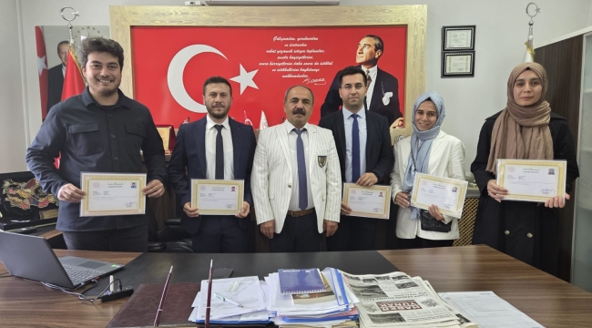 YUNAK'TA ÖĞRETMENLERE BAŞARI BELGESİ 
