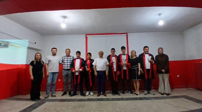 Yunak'ta Özel Öğrencilerin Mezuniyet Sevinci 