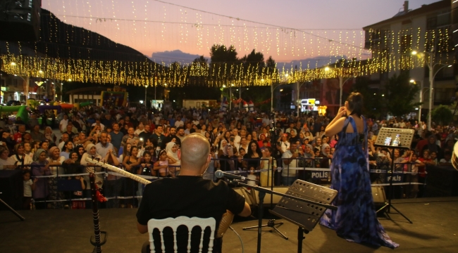 AKŞEHİR'DE MÜZİK VAR, COŞKU VAR, HÜSNE OZAN VAR! 