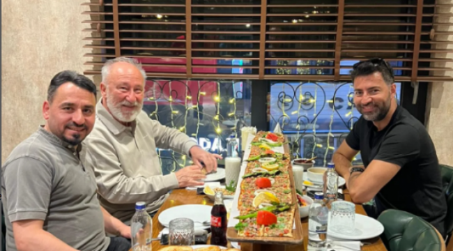 ALTAN ERKEKLİ, BÜŞRA PİDE'DE AKŞEHİR'İN MEŞHUR ETLİEKMEĞİNİ TATTI