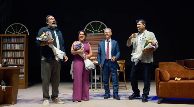 “Aşkın Komedisi” Akşehir Sahnesinde Ayakta Alkışlandı