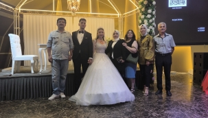 BAŞKAN ŞAHİN ,M.AKİF VE ÖZLEM'İN MUTLU GÜNÜNDE  