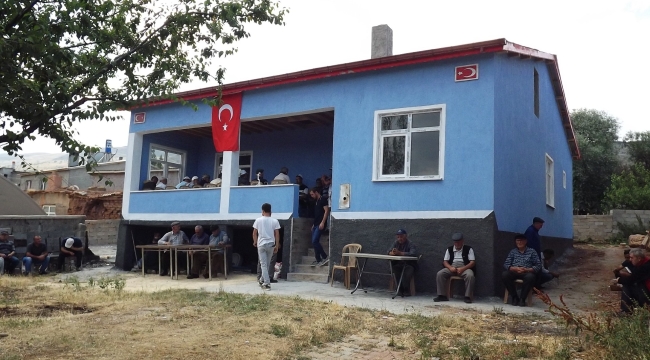 Hayırsever hafız Nazif Parla Mülayim'e imam evi yaptırdı 
