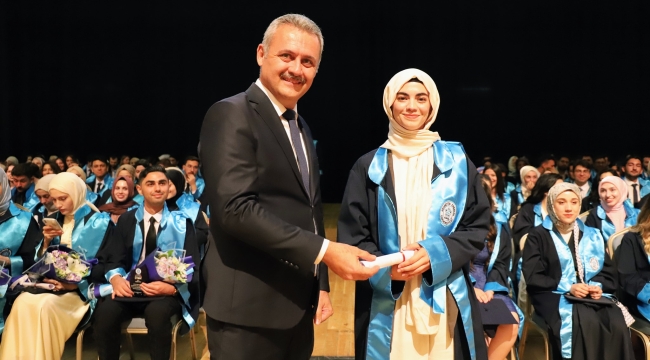 Konya İl Sağlık Müdürü Yavuz Mezuniyet Törenine Katıldı 