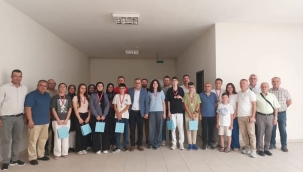 LGS'de Yüzde 1'lik Dilimde Başarı Gösteren Öğrenciler Ödüllendirildi 