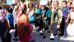 NASREDDİN HOCA MİZAH YOLU İLE TARİH VE KAHKAHA BİR ARADA 